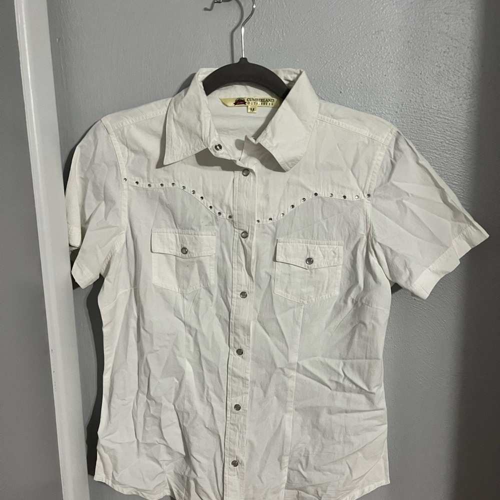 Cumberland Outfitters. Size medium cowgirl shirt.